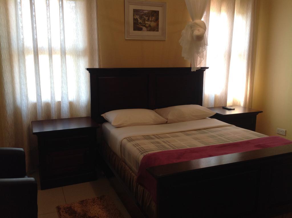 Cypress Executive Lodge リビングストン エクステリア 写真